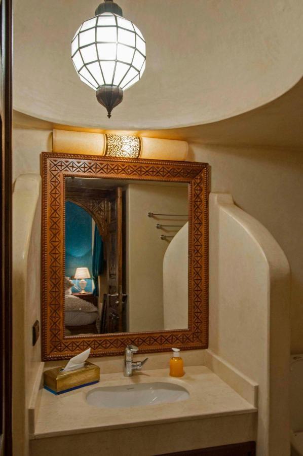 Riad Merzouga Marrakesh Exterior photo A mirror