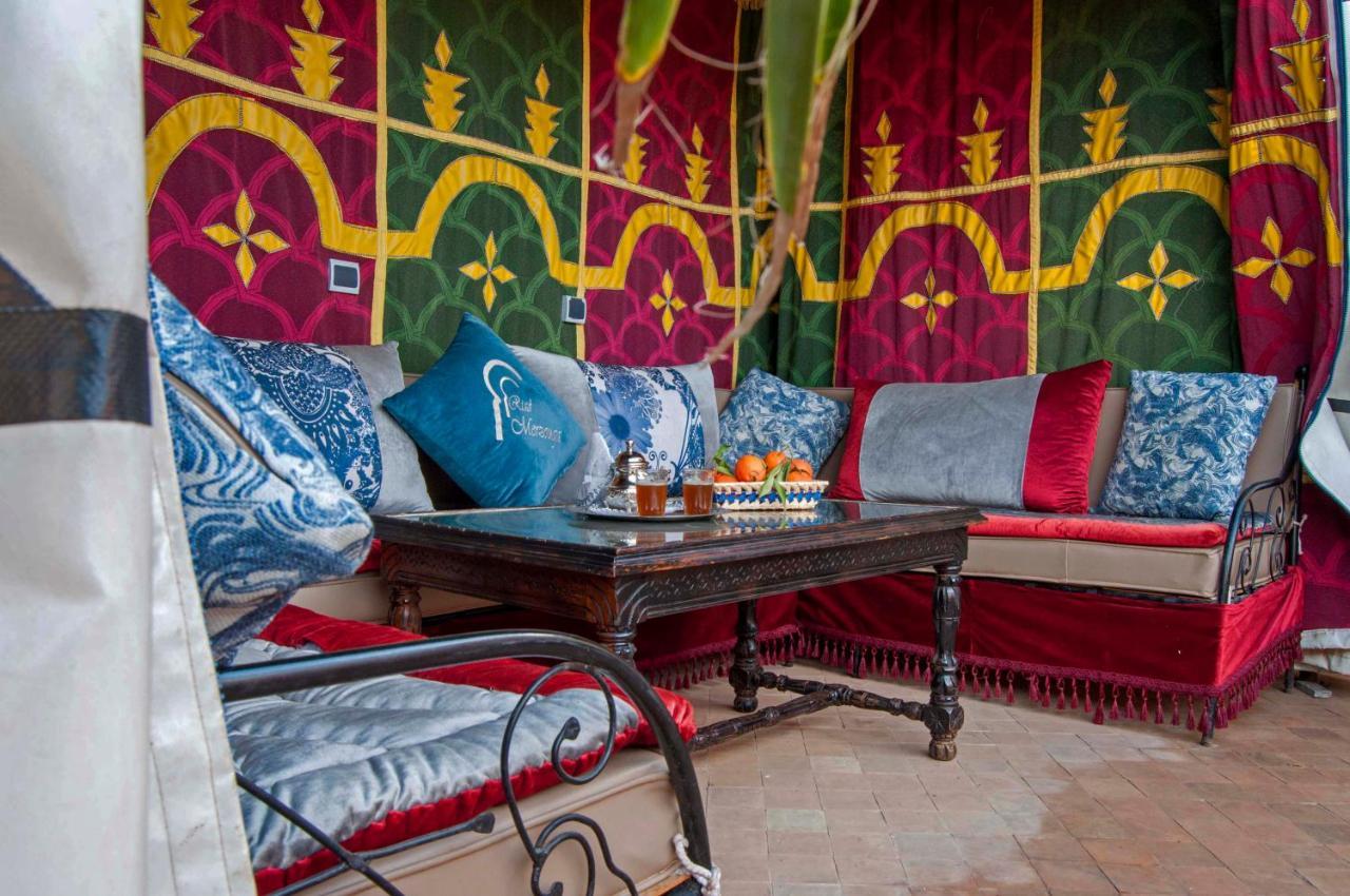 Riad Merzouga Marrakesh Exterior photo A Moroccan living room
