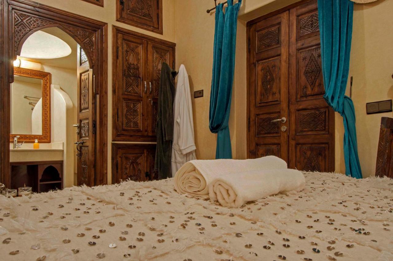 Riad Merzouga Marrakesh Exterior photo A Moroccan hammam