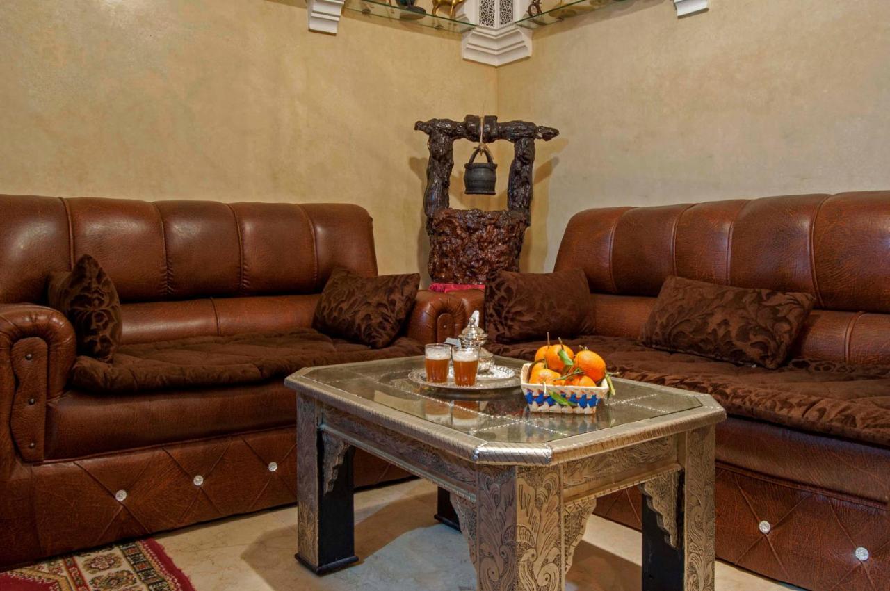 Riad Merzouga Marrakesh Exterior photo A Moroccan living room