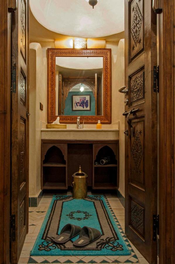 Riad Merzouga Marrakesh Exterior photo A Moroccan hammam