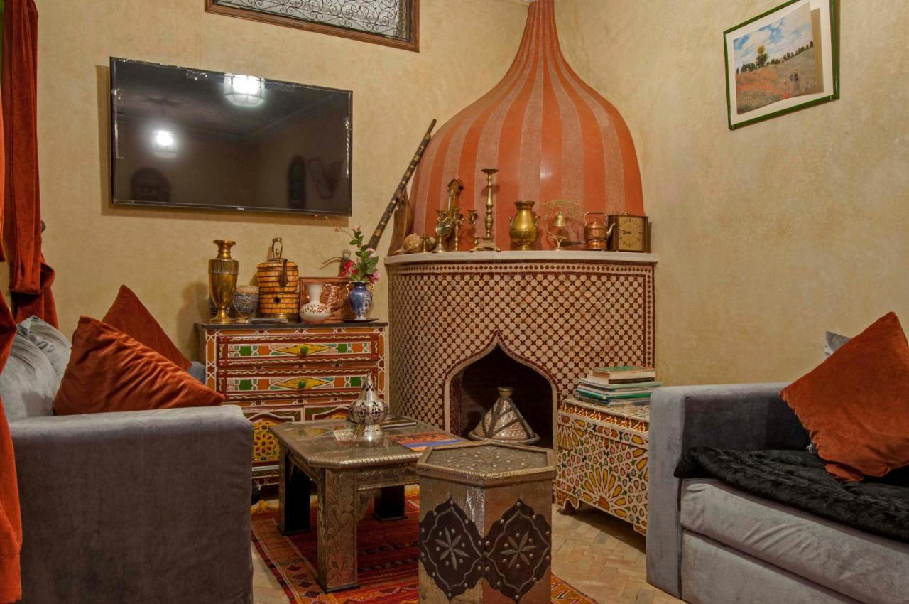 Riad Merzouga Marrakesh Exterior photo A Moroccan living room